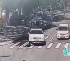 57岁内蒙古女子等红绿时被撞，随后遭车主二次碾压死亡，后续来了