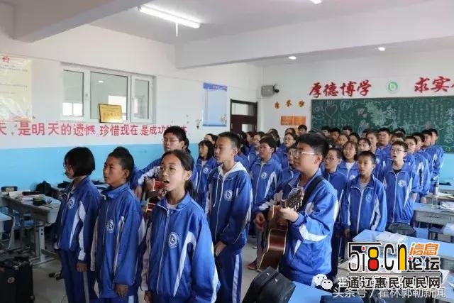 霍市第五中学开展“唱响感恩的心”课前歌曲比赛活动-11.jpg