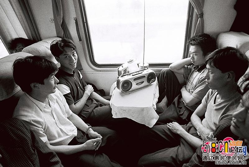 改革开放40年 记录火车上的中国人-2.jpg