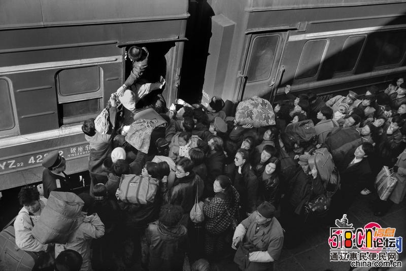 改革开放40年 记录火车上的中国人-9.jpg