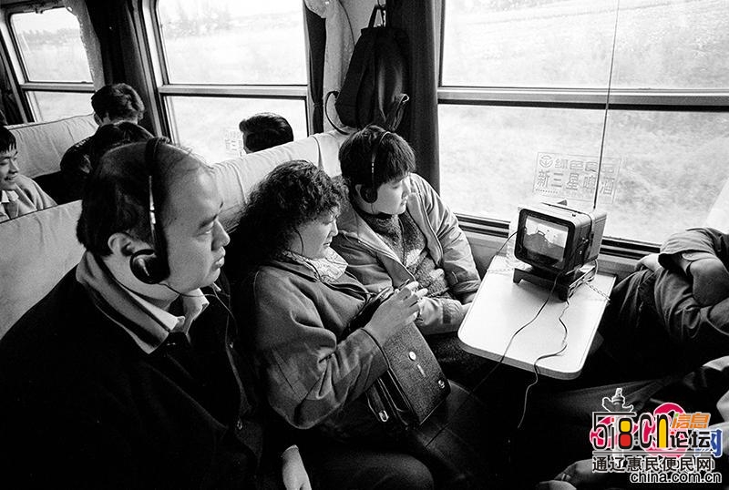 改革开放40年 记录火车上的中国人-15.jpg