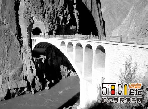 中国不准拍照的大桥，建造牺牲一个排，战士坠入就和大桥融为一体-2.jpg