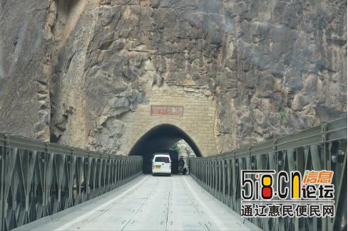 中国不准拍照的大桥，建造牺牲一个排，战士坠入就和大桥融为一体-1.jpg