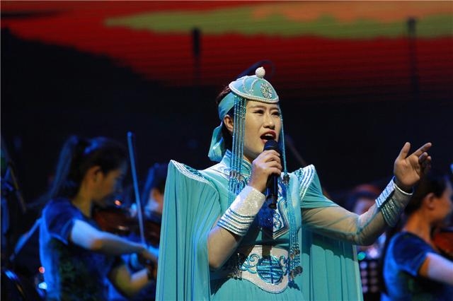 来自科尔沁草原的歌声：视听音乐会《敖包相会的地方》在京举行-21.jpg
