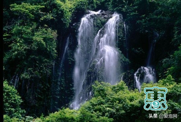 中国最有特色的温泉景区，悬崖峭壁之上的温泉瀑布！-1.jpg