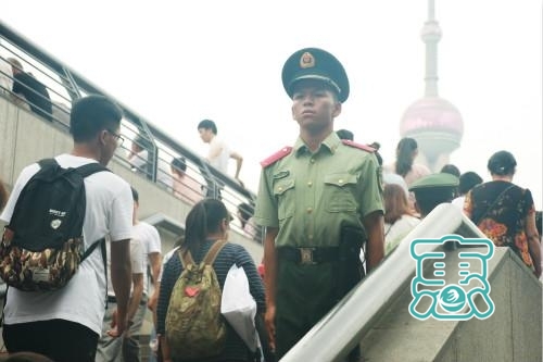 端午首日，上海各大旅游景区迎来大客流，数百名官兵全时值守护航-1.jpg