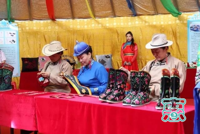 科尔沁区非遗及文创产品亮相第二十三届8·18哲里木赛马节-9.jpg