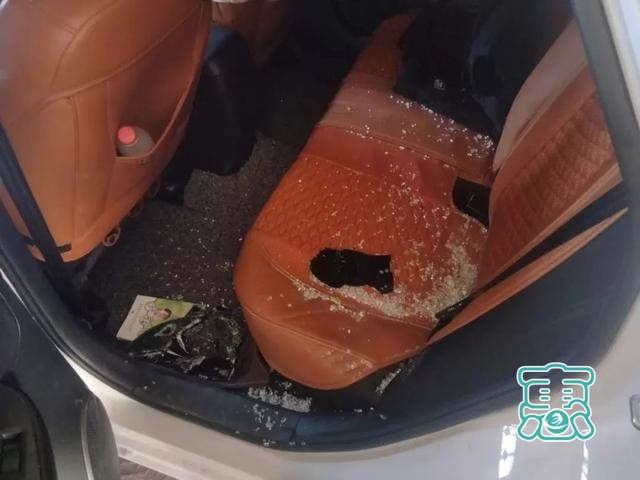 【服务群众】霍林郭勒市2岁女童被锁车内 民警火速砸窗救人-5.jpg