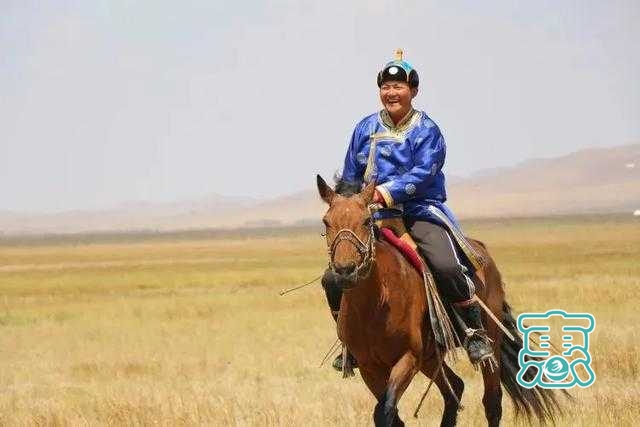 内蒙古通辽市扎鲁特旗举办120公里赛马-1.jpg