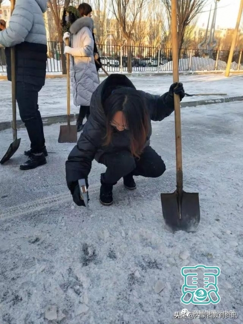 暖心暖校园！内蒙古奈曼旗第二中学全体师生清冰除雪 干的热火朝天-8.jpg