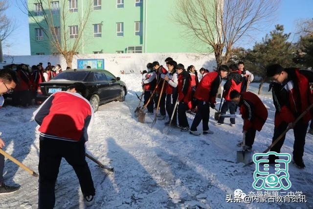 暖心暖校园！内蒙古奈曼旗第二中学全体师生清冰除雪 干的热火朝天-15.jpg