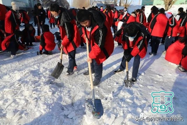 暖心暖校园！内蒙古奈曼旗第二中学全体师生清冰除雪 干的热火朝天-13.jpg