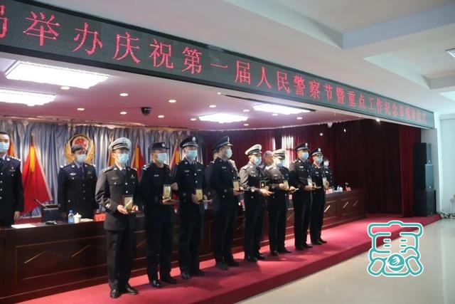 开鲁县公安局举办庆祝第一届人民警察节暨重点工作纪念章授章仪式-7.jpg
