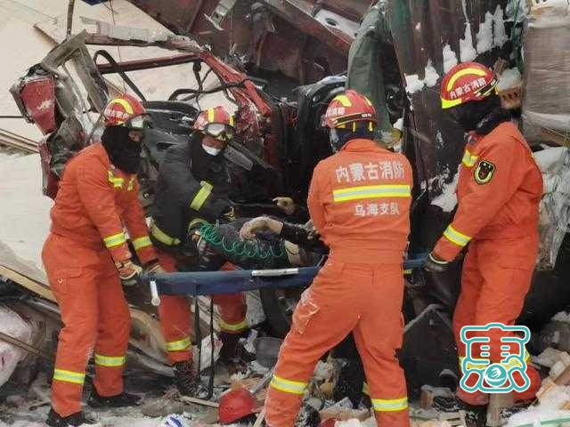 荣乌高速发生多车相撞交通事故 致3死2伤-1.jpg