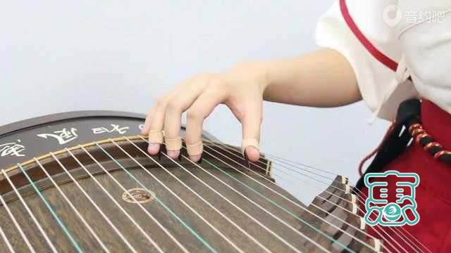 古筝新手必备教程之演奏古筝的基本姿势、手型及大指手型-2.jpg