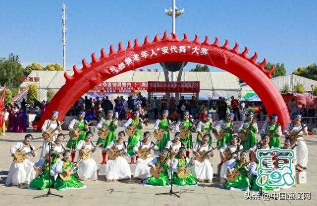 扎鲁特旗老年体协举办“老年文化艺术节”和“安代健身操舞”大赛-3.jpg