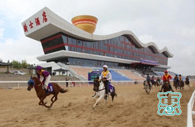 2023中国马都（大赛马）蒙古马王争霸赛在锡林浩特火热开赛-1.jpg